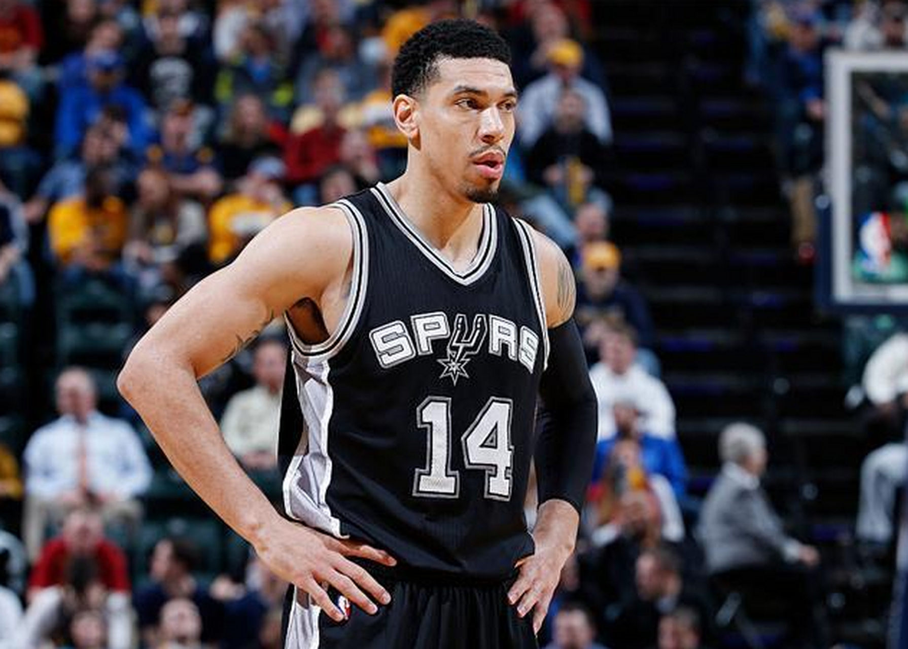 塞尔维亚男篮碾压猛龙，丹尼·格林一己之力扛起全队