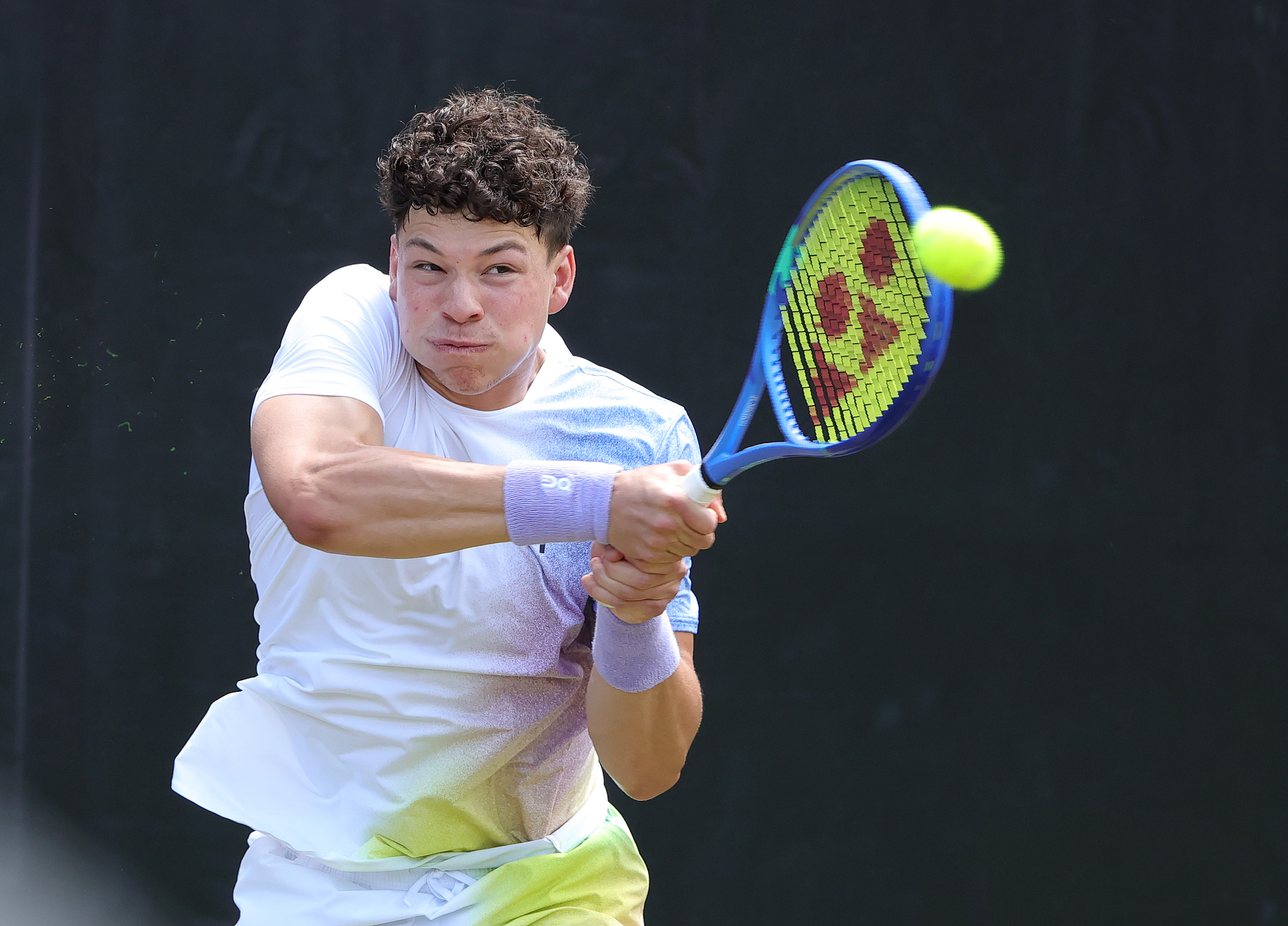 西班牙网球队鏖战意大利网球队，兹维列夫统治全场