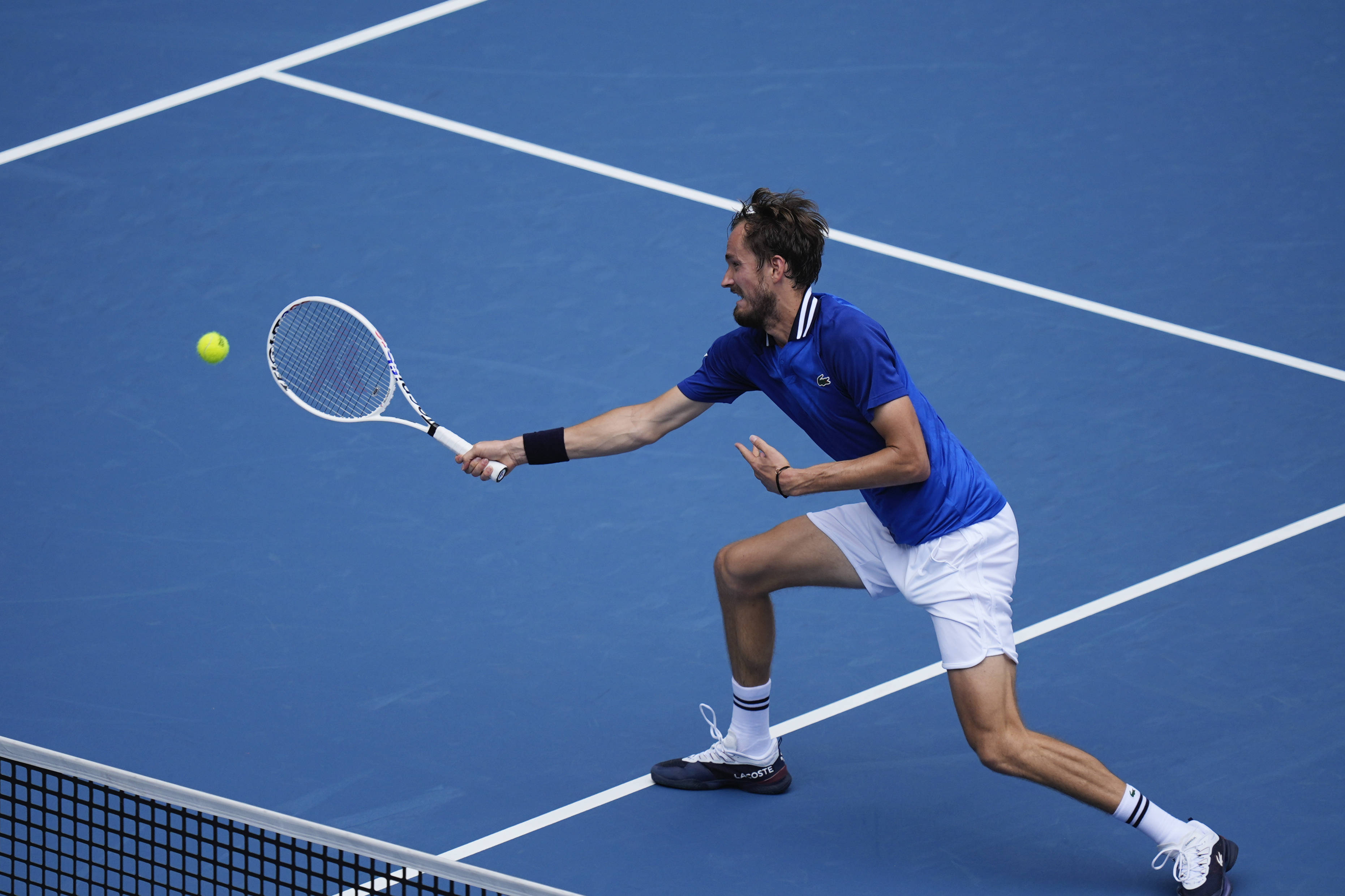 包含法国网球队完胜西班牙网球队，梅德韦杰夫制霸全场的词条