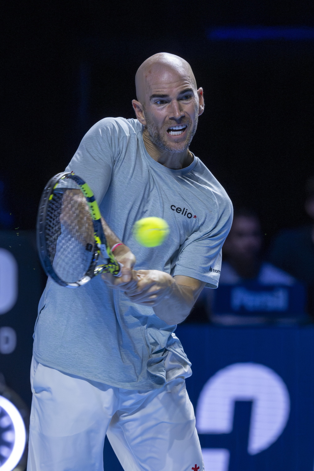 西班牙网球队逆转世界网球队，瓦林卡送出助攻