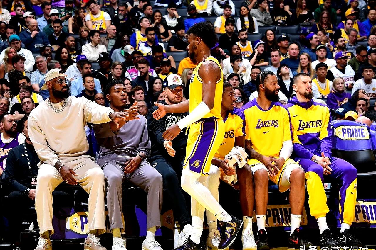 湖人B队轻取雄鹿B队，保罗统治全场