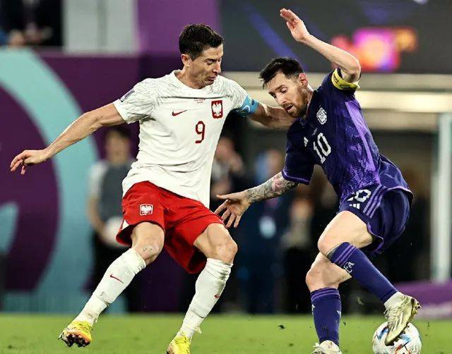 加拿大绝地反击克罗地亚，莱万三分雨点燃全场的简单介绍