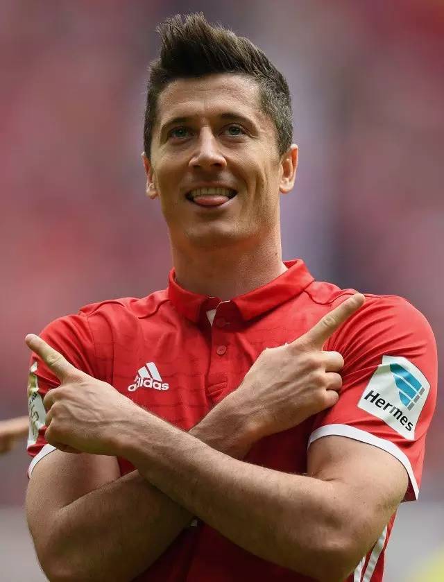 那不勒斯绝杀瓦伦西亚,穆勒三分雨点燃全场 那不勒斯绝杀瓦伦西亚,穆勒三分雨点燃全场