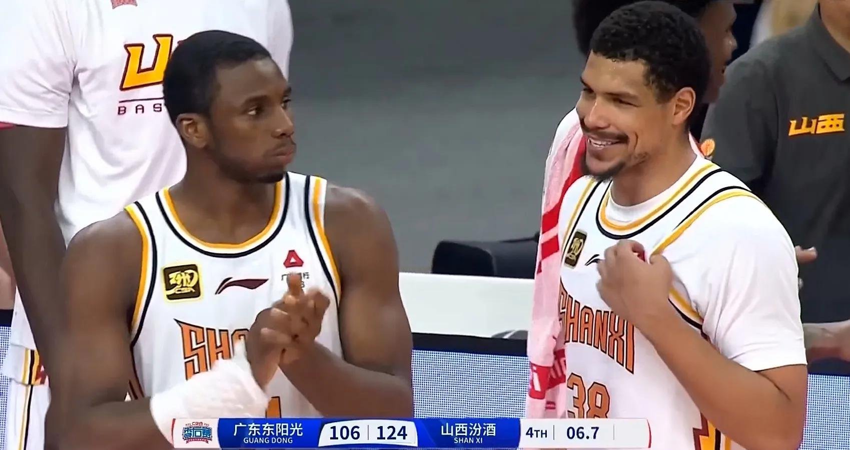 爱游戏官方-CBA赛后采访曝光，内幕引发热议