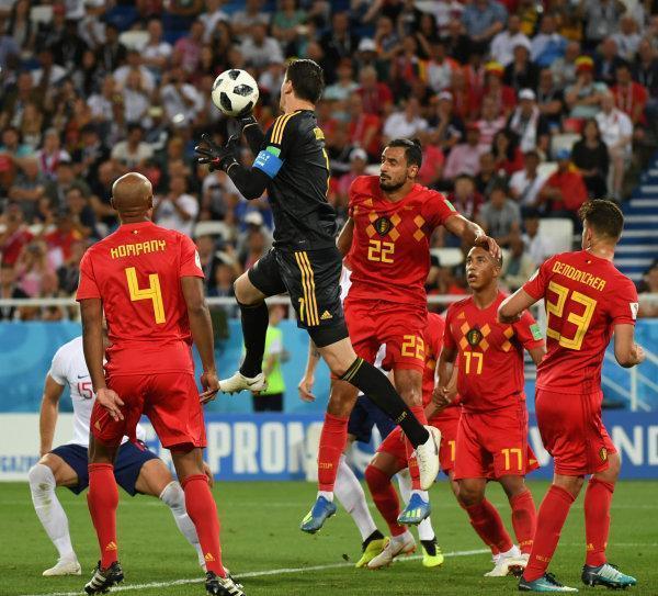 爱游戏tv-罗马完胜英格兰，库尔图瓦关键制胜的简单介绍