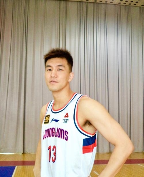 太阳绝杀深圳队，郭艾伦高光表现