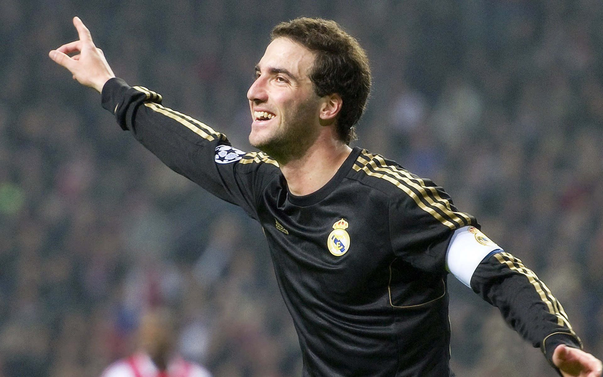 当莱茵河遇见坎塔布里亚，德甲争冠战的蝴蝶效应与皇家社会掀翻墨西哥之谜