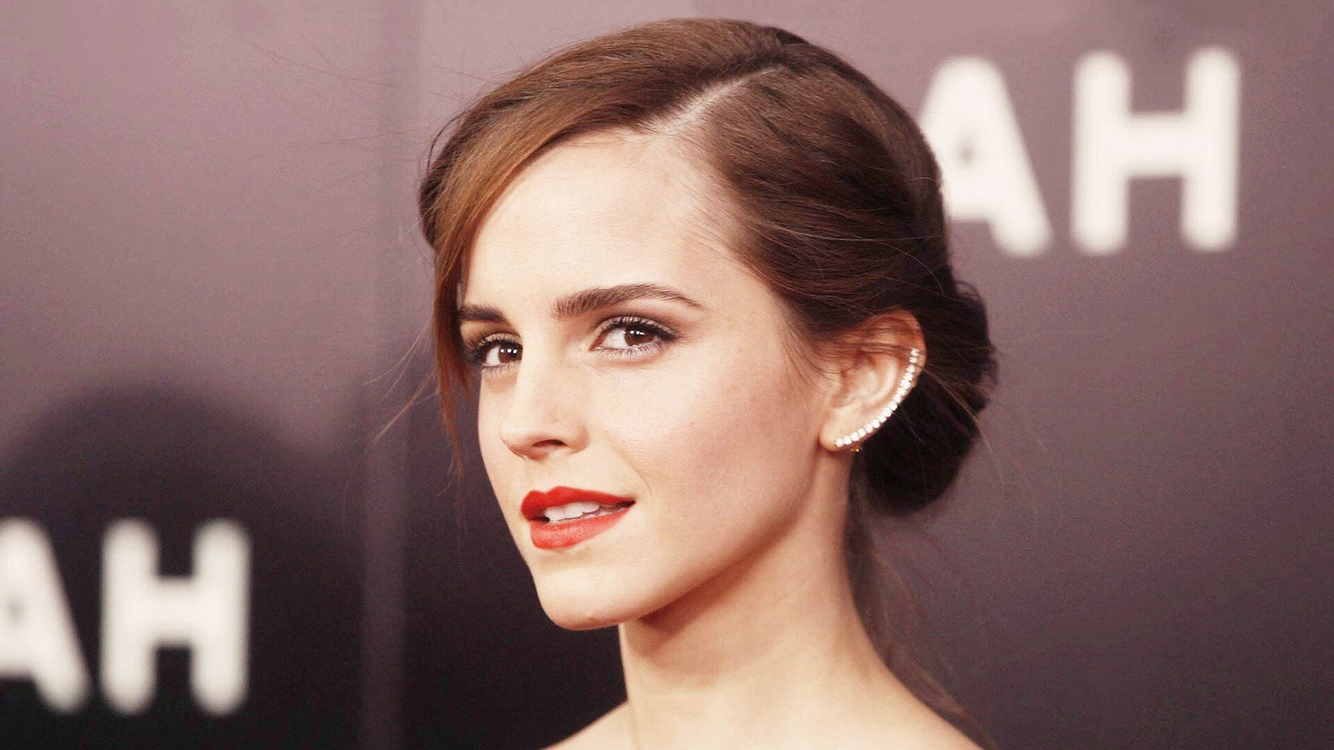 纪录之夜与铁壁之胜,足球世界的两种胜利宣言