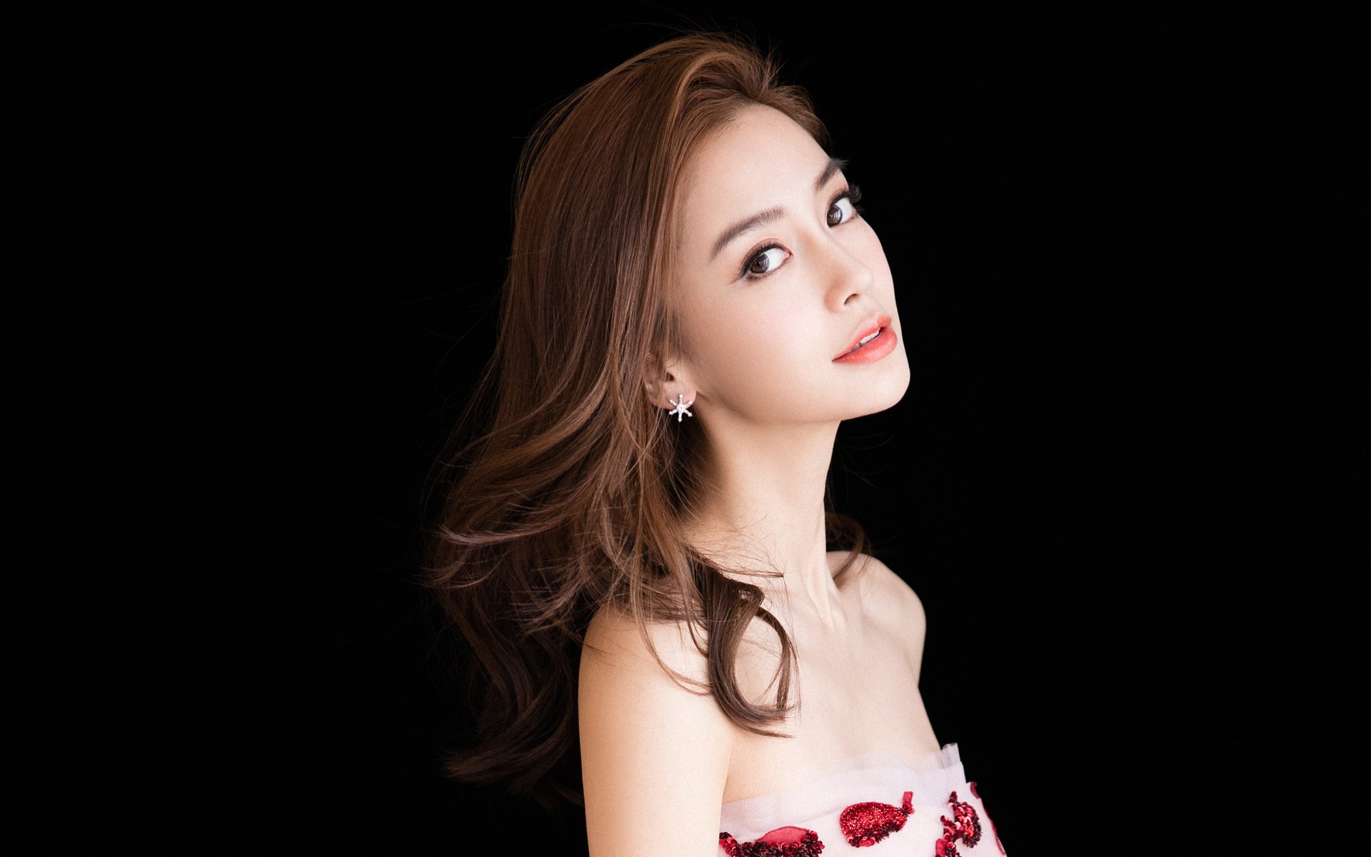 巴黎危局亮剑时,阿什拉夫的几内亚铁血点燃法兰西之夜